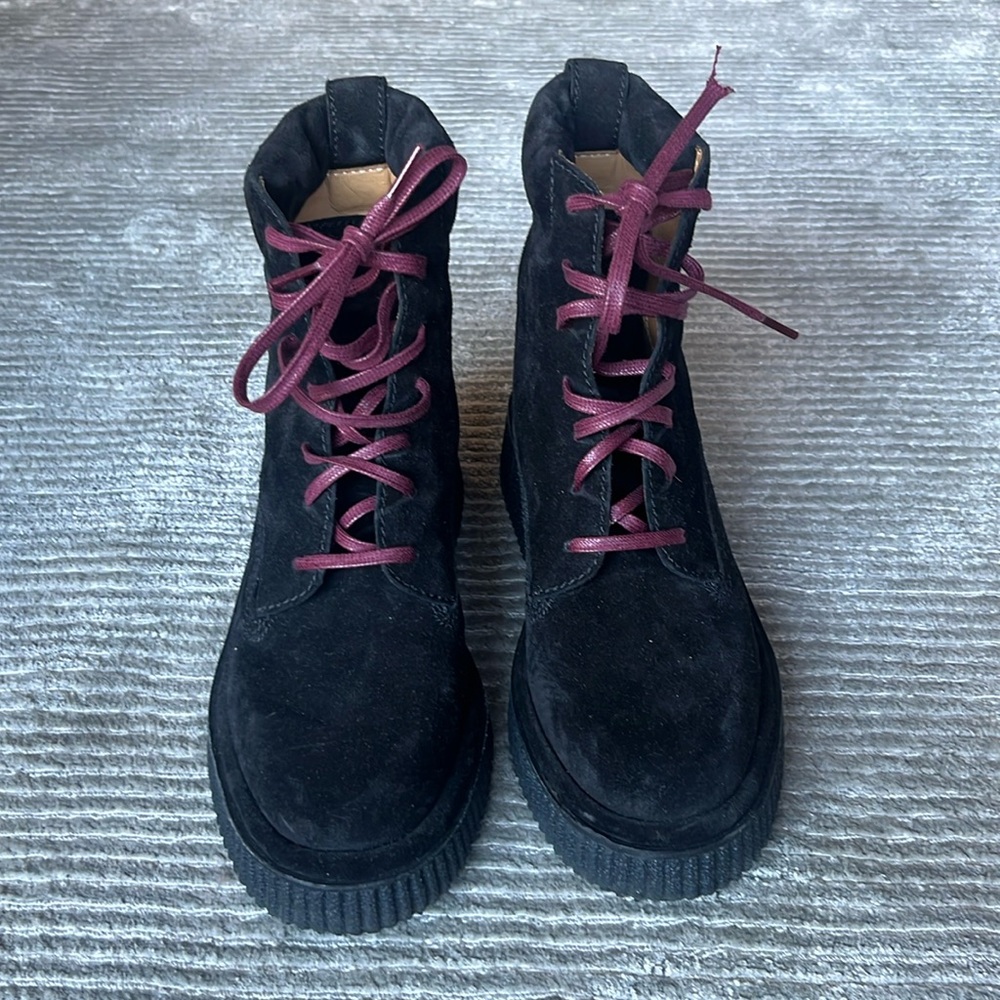 Literally worn once!! It was as a gift but in the wrong size. Perfect conditions